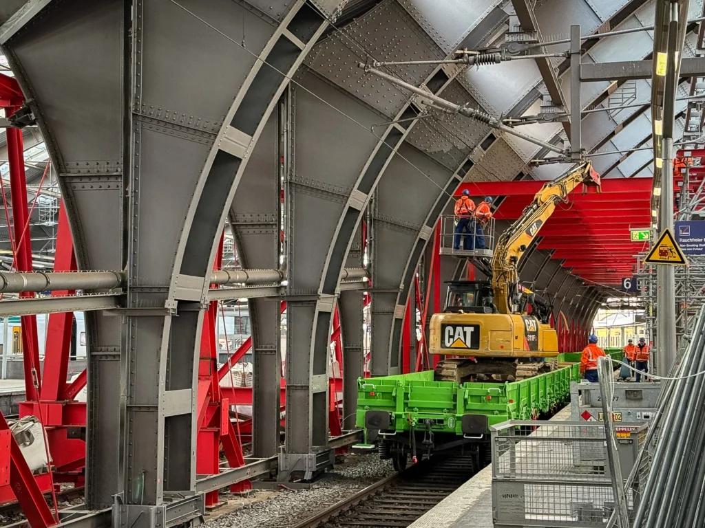 Die Arbeiten verlagern sich in die Nordhalle des Ostbahnhofes